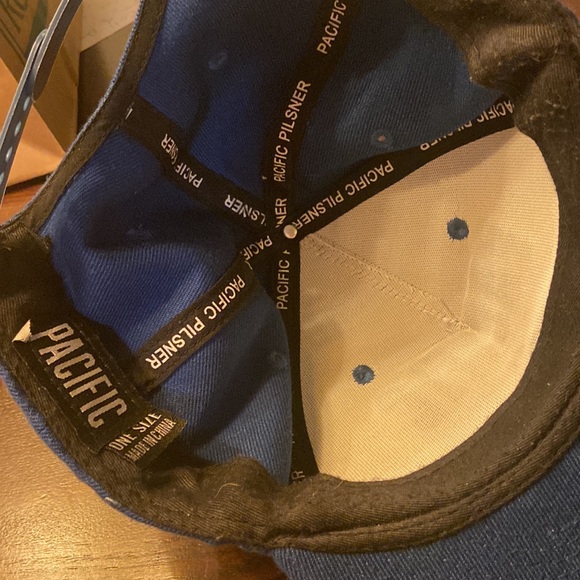 Snap-back Pacific Pilsner hat - Picture 3 of 3